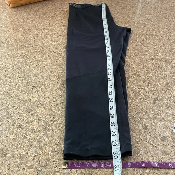 Nike Black Active Capri Crop Leggings Tights Medium - Picture 12 of 15